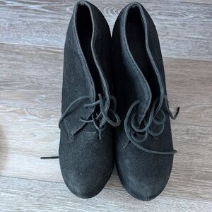 Elegant Black Lace-Up Women's Boots